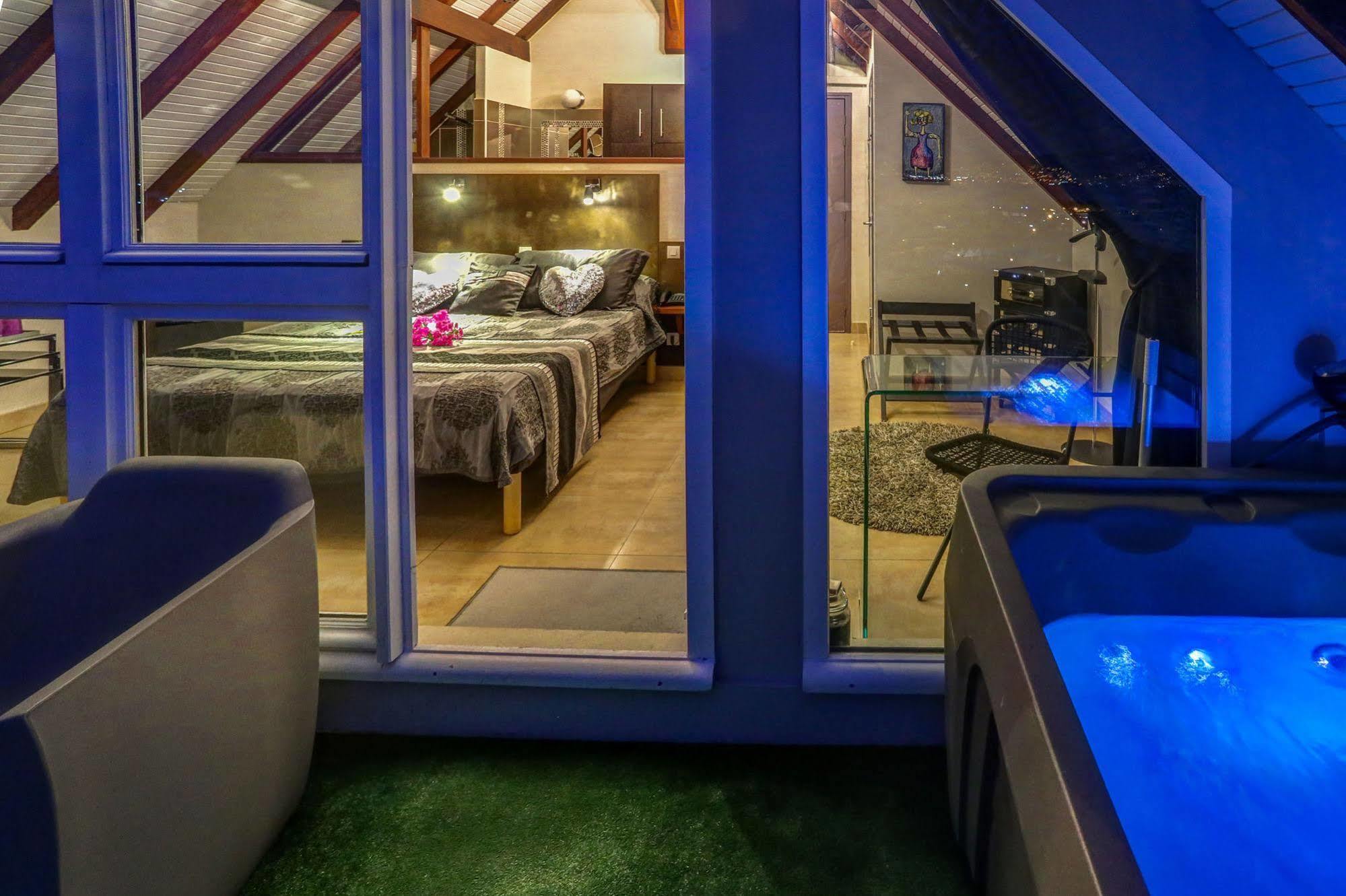 La Suite Villa เลส์ทรัวส์-ซีเลต์ ภายนอก รูปภาพ